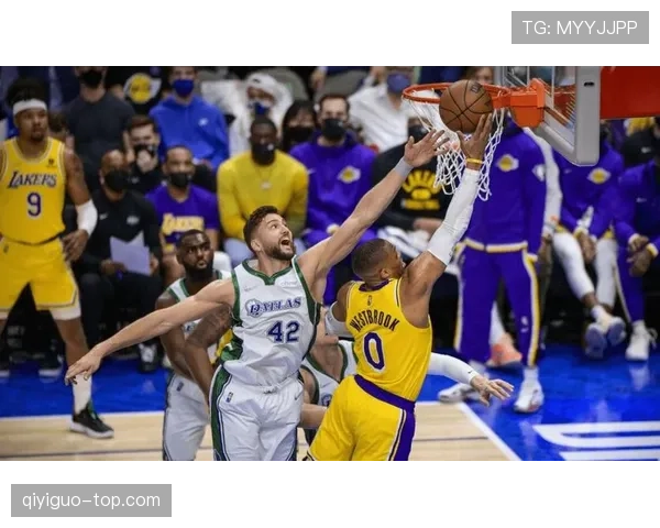 格纳布里加快边路突破撕开防线提升本赛季关键战威胁